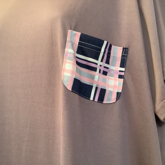 Top Women’s Size 3X Loose Fit Front Pocket NWOT Mauve - Picture 2 of 9